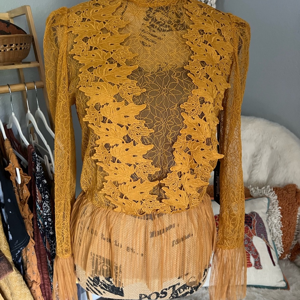 Haute Monde NWT Mustard Lace Blouse